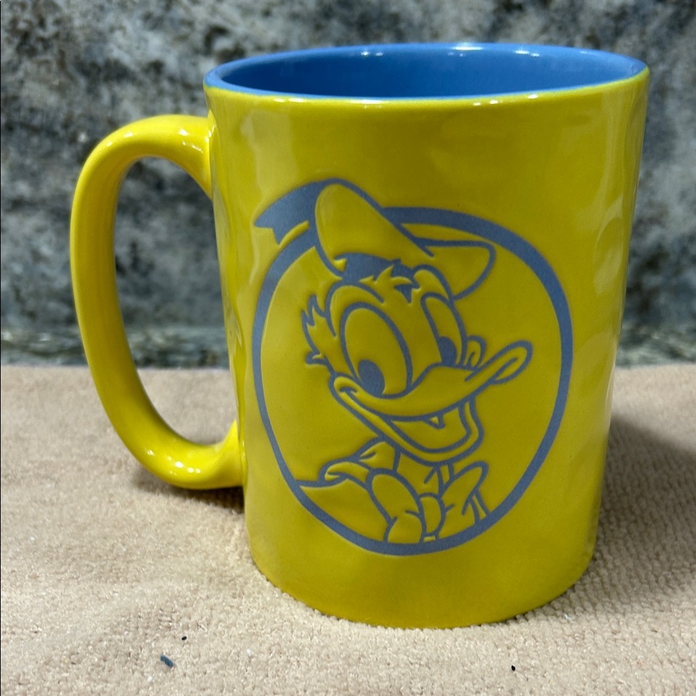 NWT Disney Donald Duck Ceramic Mug 17 oz Yellow Blue Coffee Cup